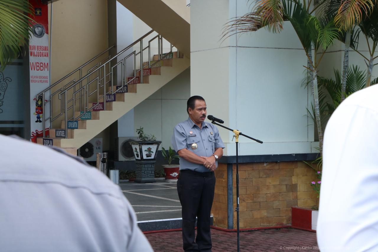Apel Pagi Senin, Kakanwil Kemenkum Gorontalo Apresiasi Kinerja Pegawai dan Tegaskan Kepatuhan Aturan Dinas